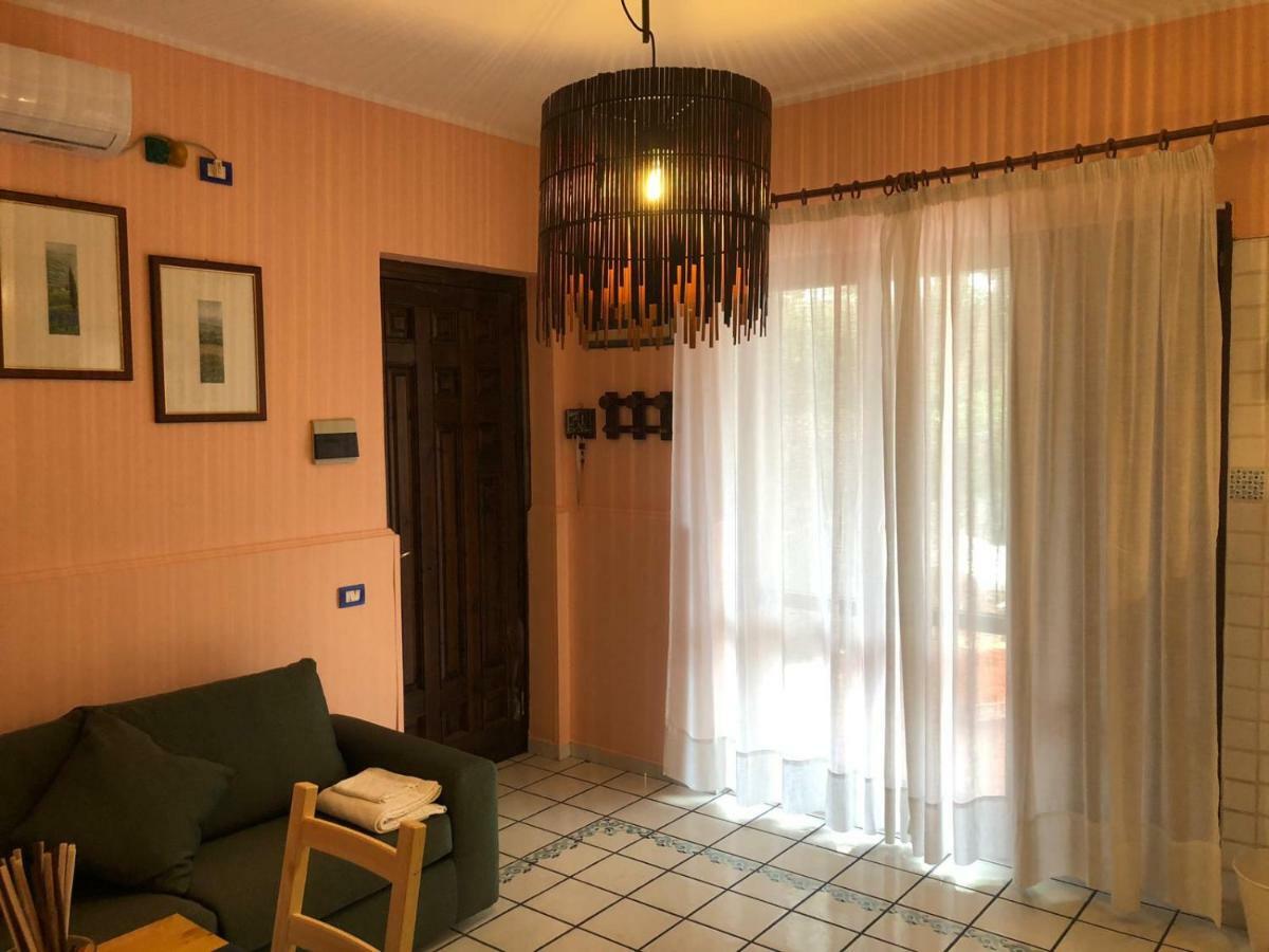 Chloe'S Apartment Acireale Buitenkant foto