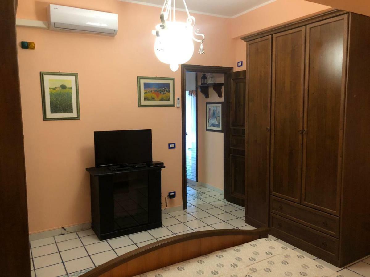 Chloe'S Apartment Acireale Buitenkant foto